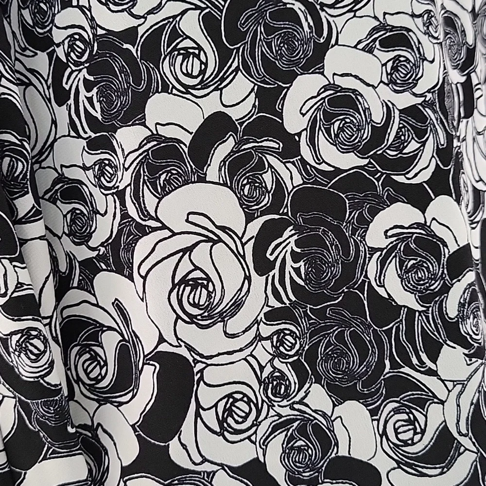 LuLaRoe Black and White Rose Print Flowy Simply Comfortable Midi Skirt Sz M - Picture 2 of 7